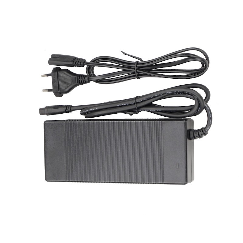 Chargeur 60V 2A avec connecteur tri polaire en plastique